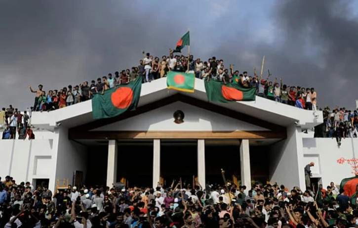 জুলাই শহীদদের পরিবার ও যোদ্ধাদের মর্যাদা নিশ্চিত করা সরকারের পবিত্র দায়িত্ব: ভারপ্রাপ্ত রাষ্ট্রপতি