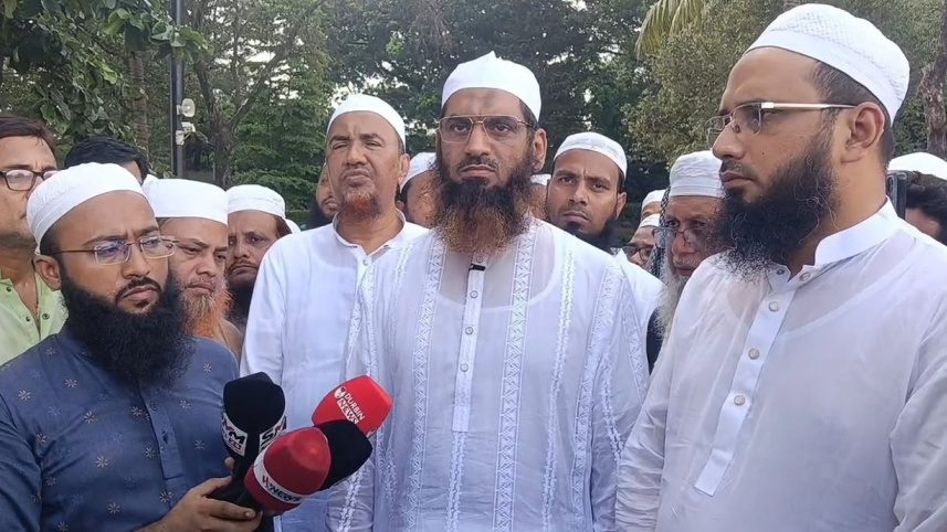 জুলাই অভ্যুত্থান জাদুঘরের ভাস্কর্য থেকে মুখমণ্ডল অপসারণের দাবি জানিয়েছেন মামুনুল হক।