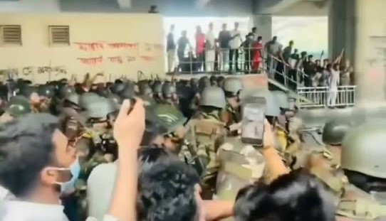 পুলিশ ও ছাত্রলীগের শটগানের মুখে যখন ঢাল হলো সেনাবাহিনী: মিরপুর ১০-এ সেদিন যা ঘটেছিল