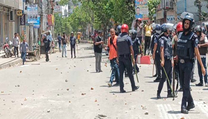 যুদ্ধক্ষেত্রে রূপ নিল বগুড়া: জনতার ধাওয়ায় পালাল যুবলীগ, রক্তস্নাত ৪ আগস্ট